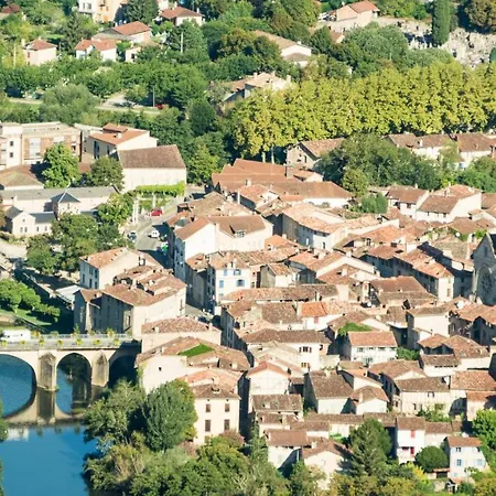 Marie Colline A La Campagne 3*