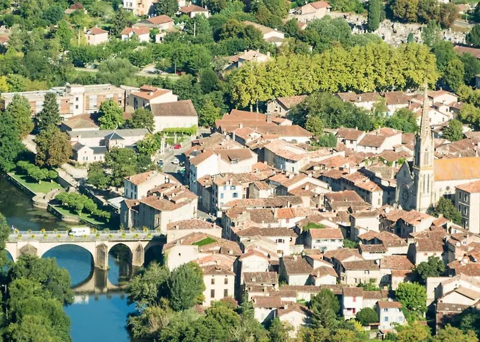 Marie Colline A La Campagne 3*